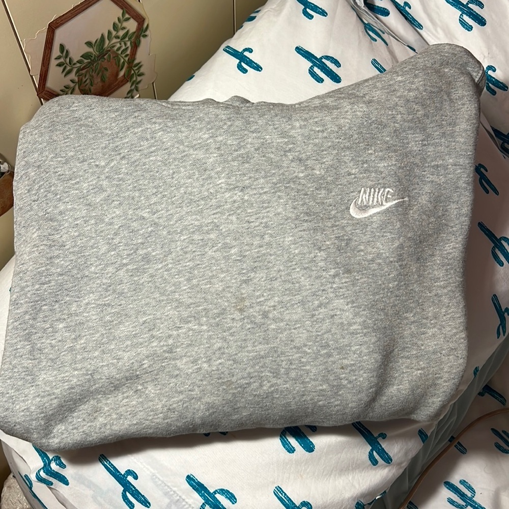 Men’s gray Nike hoodie